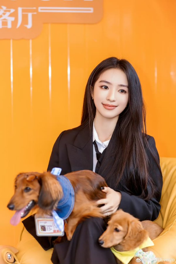 公牛配资 翁青雅采访朱珠太尴尬，网友：不敢看第二遍